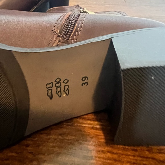 Leather ankle boots 🥾 - Picture 9 of 9